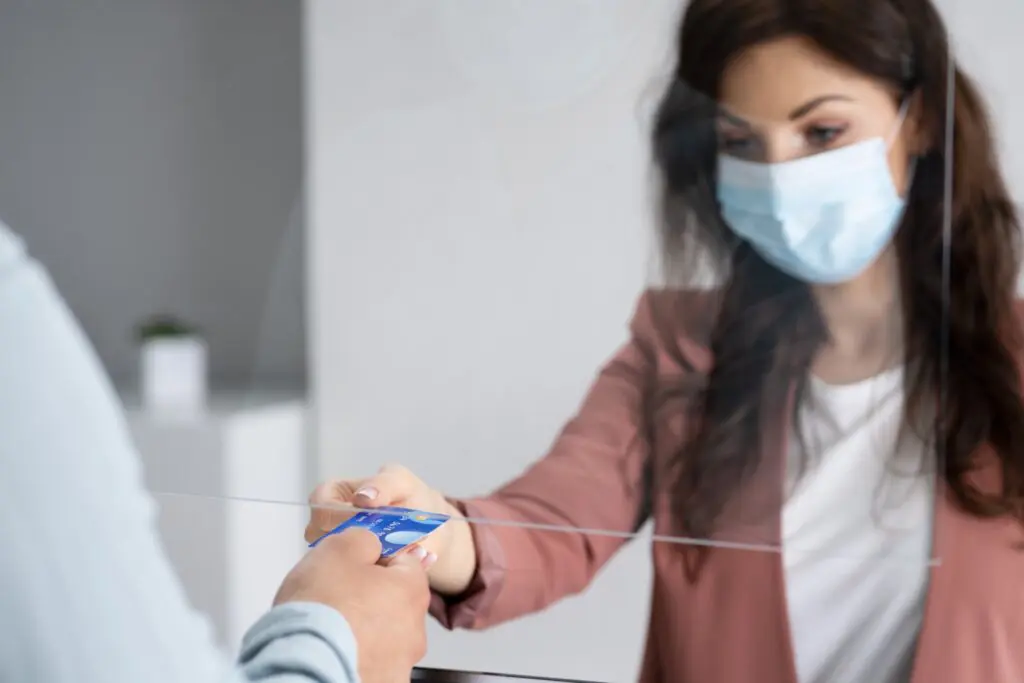 How to Use a Clear Polycarbonate Sheet for COVID-19 and Protect People Effectively