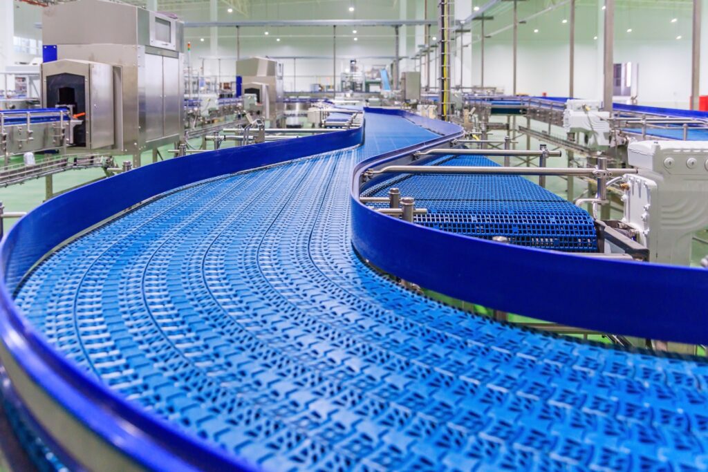 Industrial plastic conveyor belt